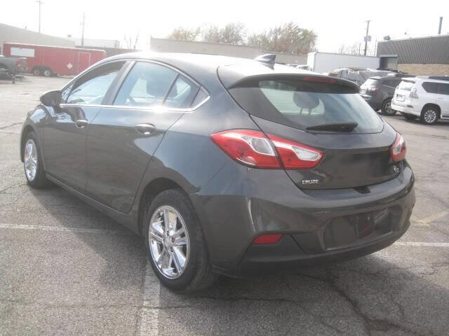 Used 2017 Chevrolet Cruze LT image 7