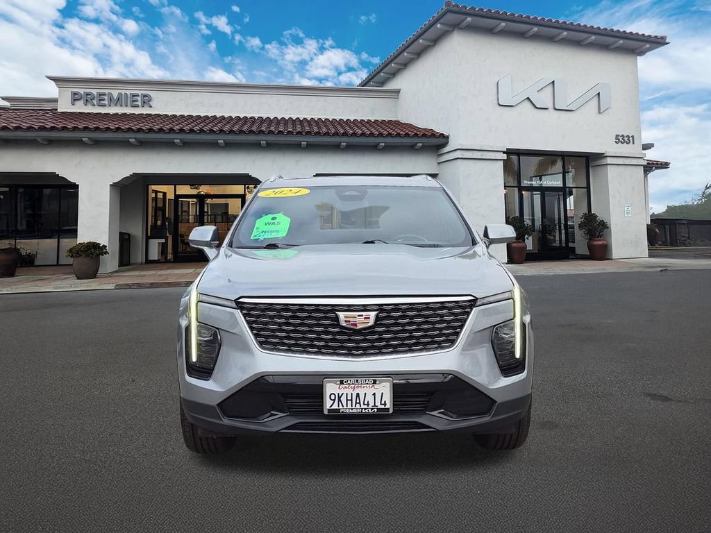 Used 2024 Cadillac XT4 Premium Luxury FWD image 3
