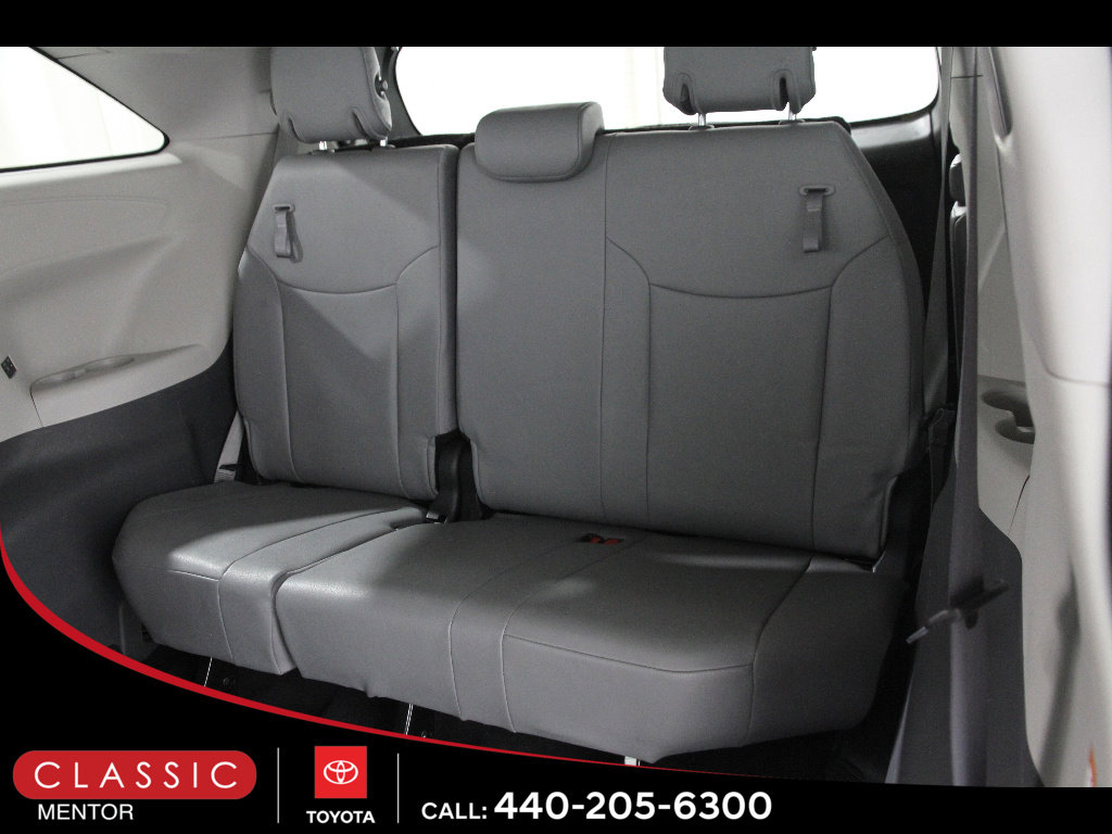 Certified 2024 Toyota Sienna XLE FWD image 21