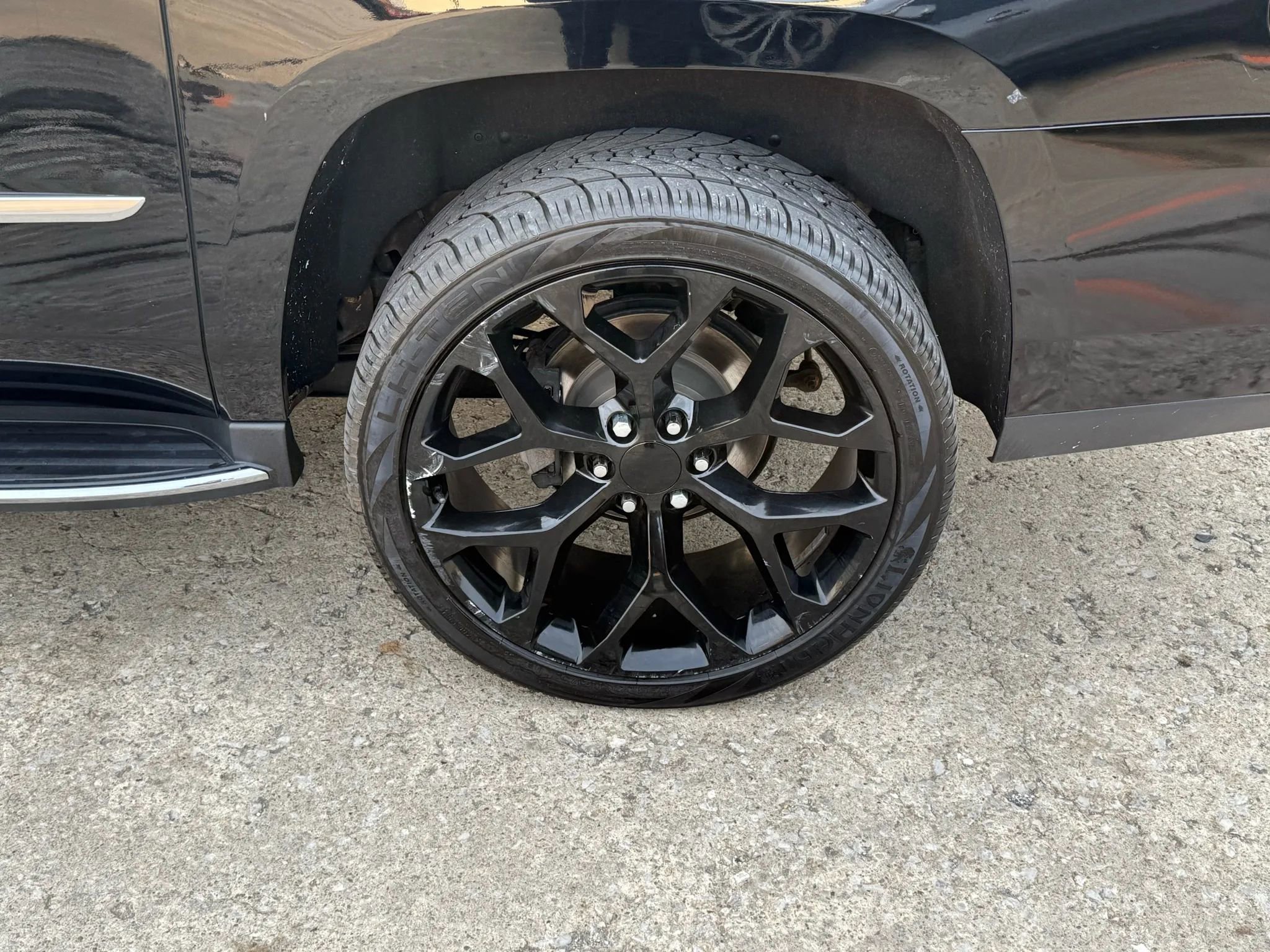 Used 2017 Cadillac Escalade ESV Luxury image 51