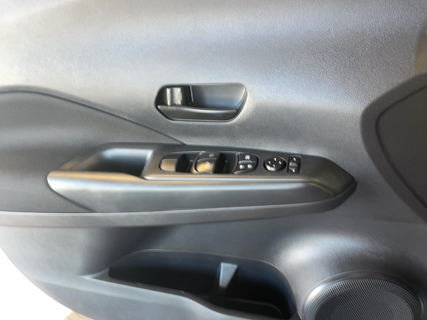 Used 2023 Nissan Kicks S FWD image 8