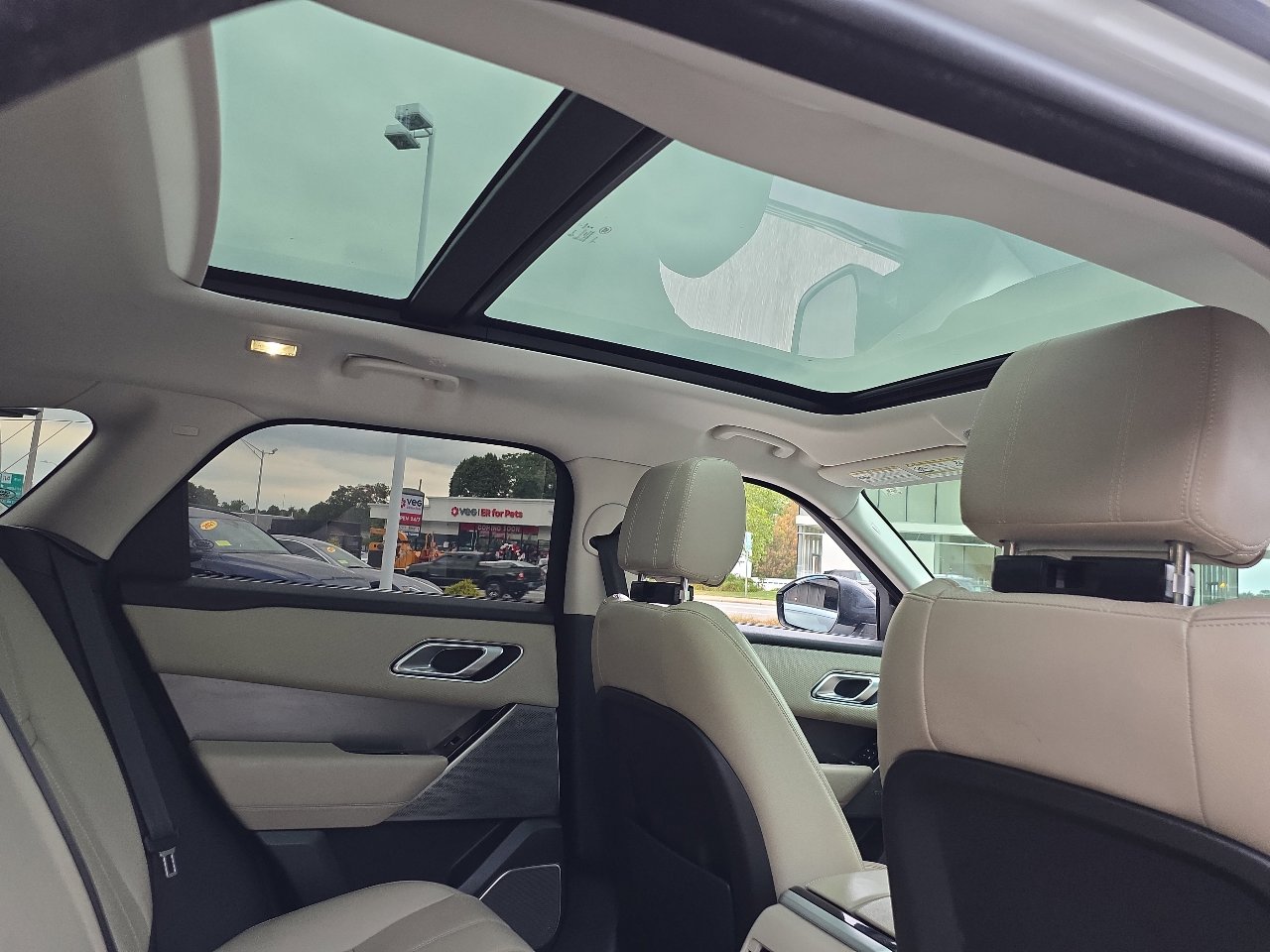 Used 2018 Land Rover Range Rover Velar S image 53