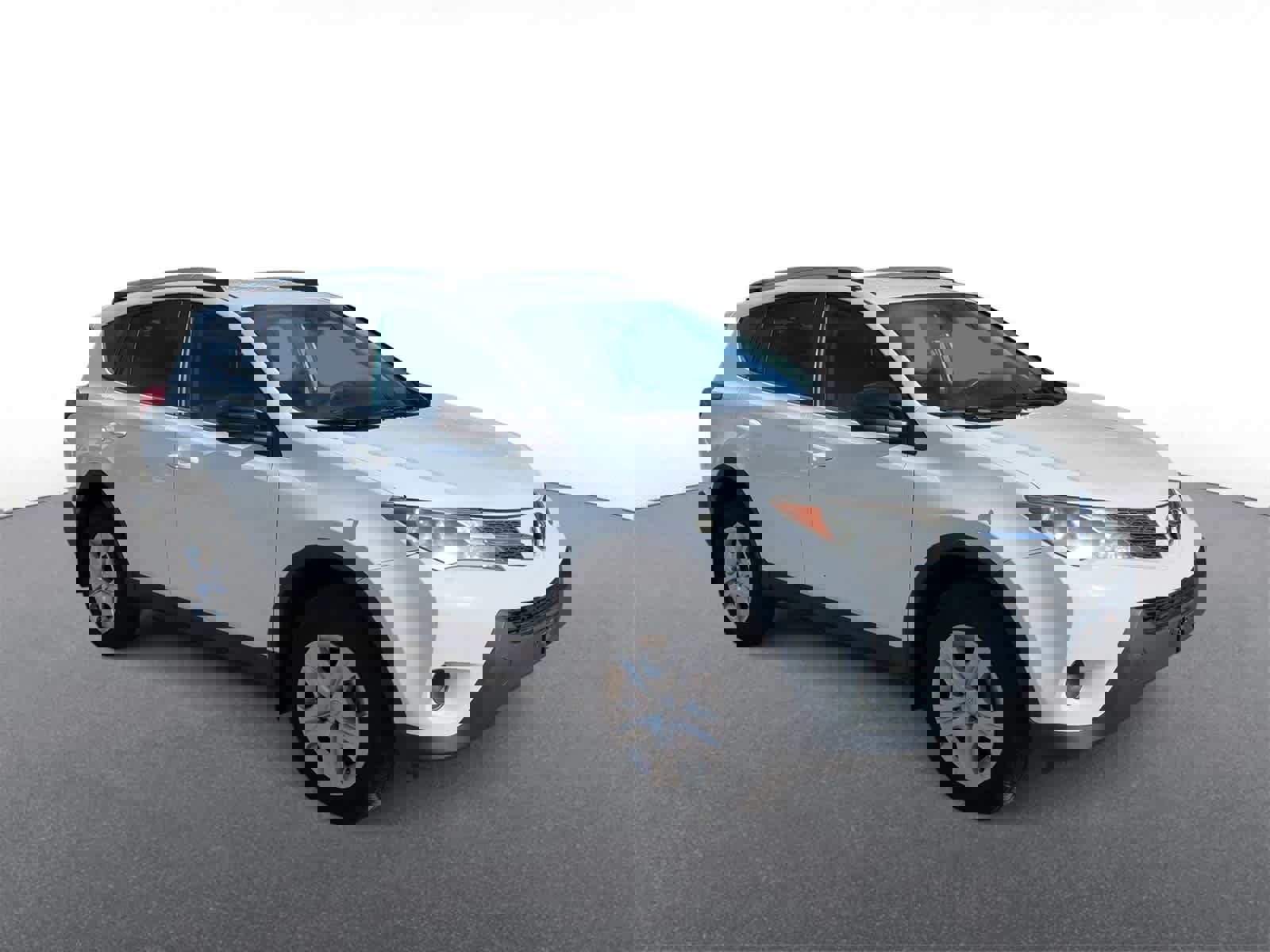 Used 2015 Toyota RAV4 LE image 2