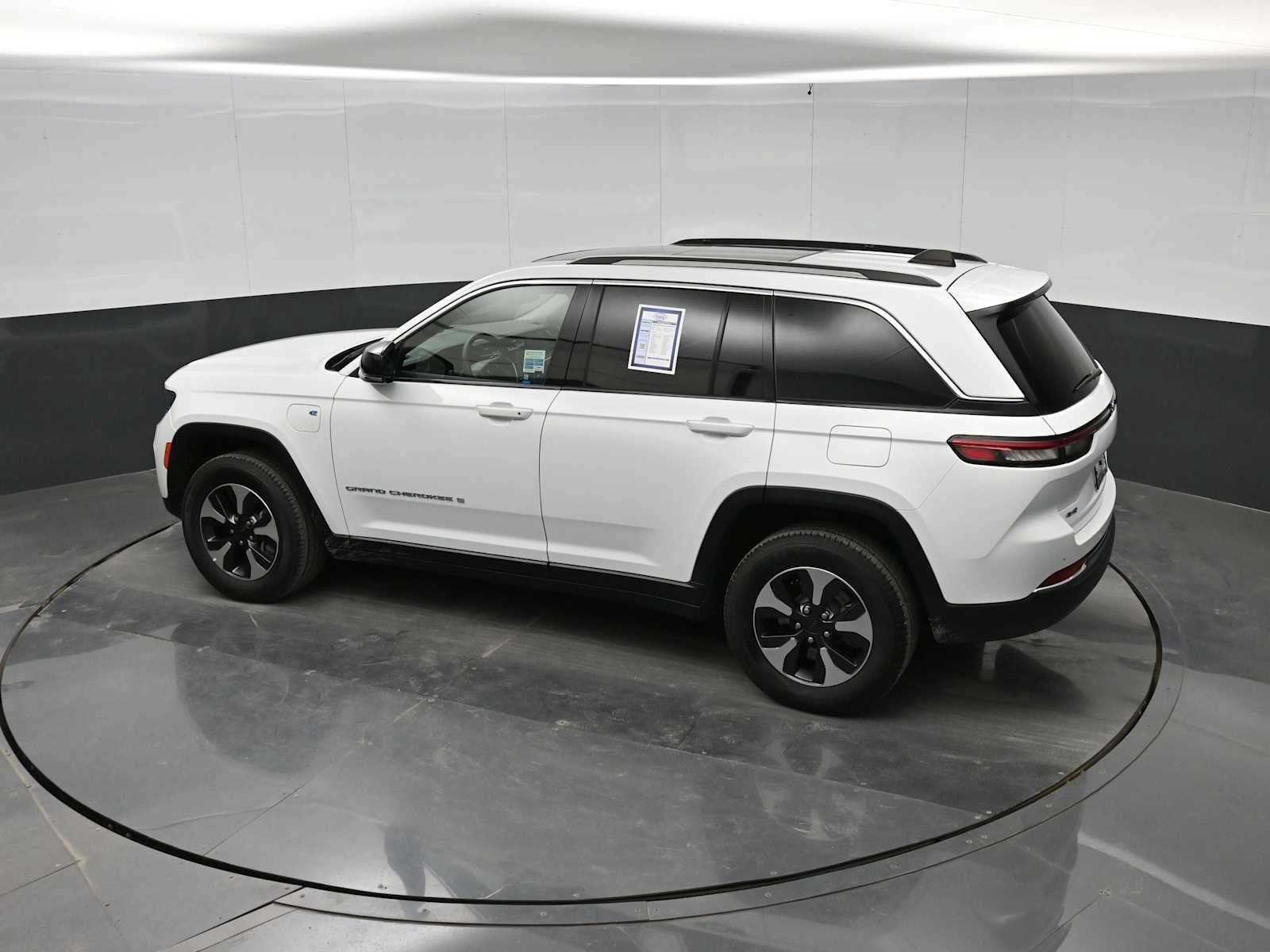 Used 2024 Jeep Grand Cherokee Limited 4xe AWD/4WD image 28
