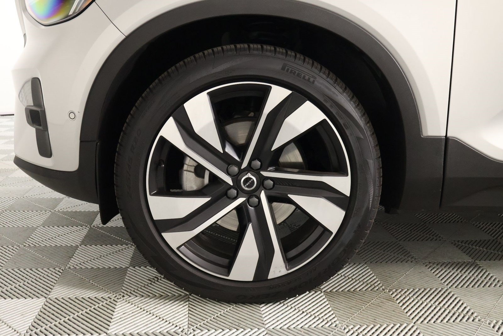 Certified 2023 Volvo XC40 B5 Ultimate w/ Protection Package Premier AWD/4WD image 28