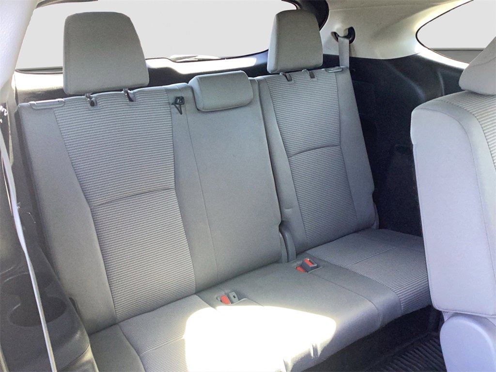 Used 2023 Toyota Highlander L image 19