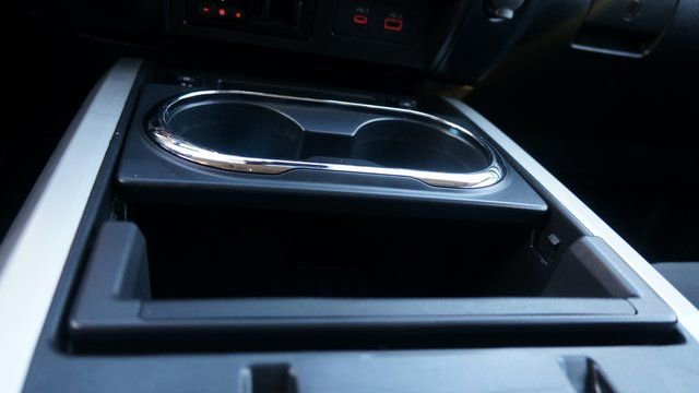 Used 2024 Nissan Titan SV w/ SV Convenience Package image 21