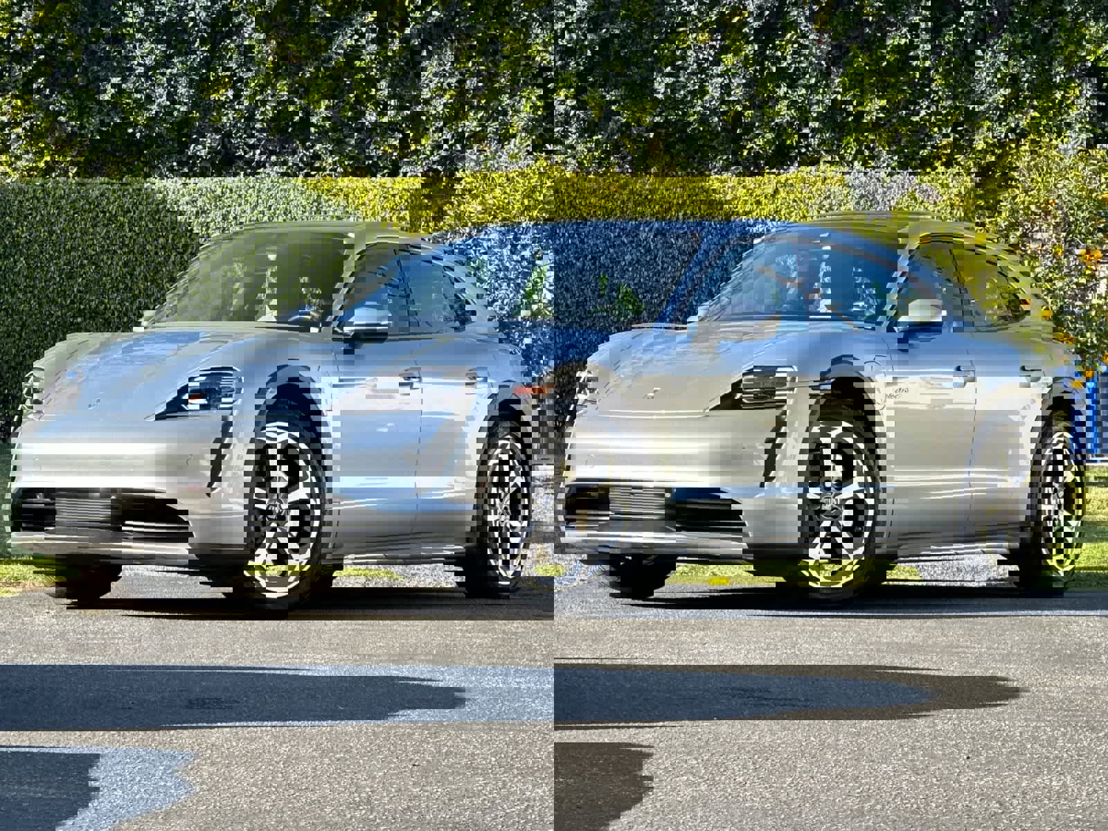 Used 2024 Porsche Taycan 4 Cross Turismo image 1