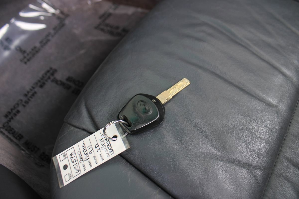 Used 2000 Porsche 911 Carrera 4 AWD/4WD image 46