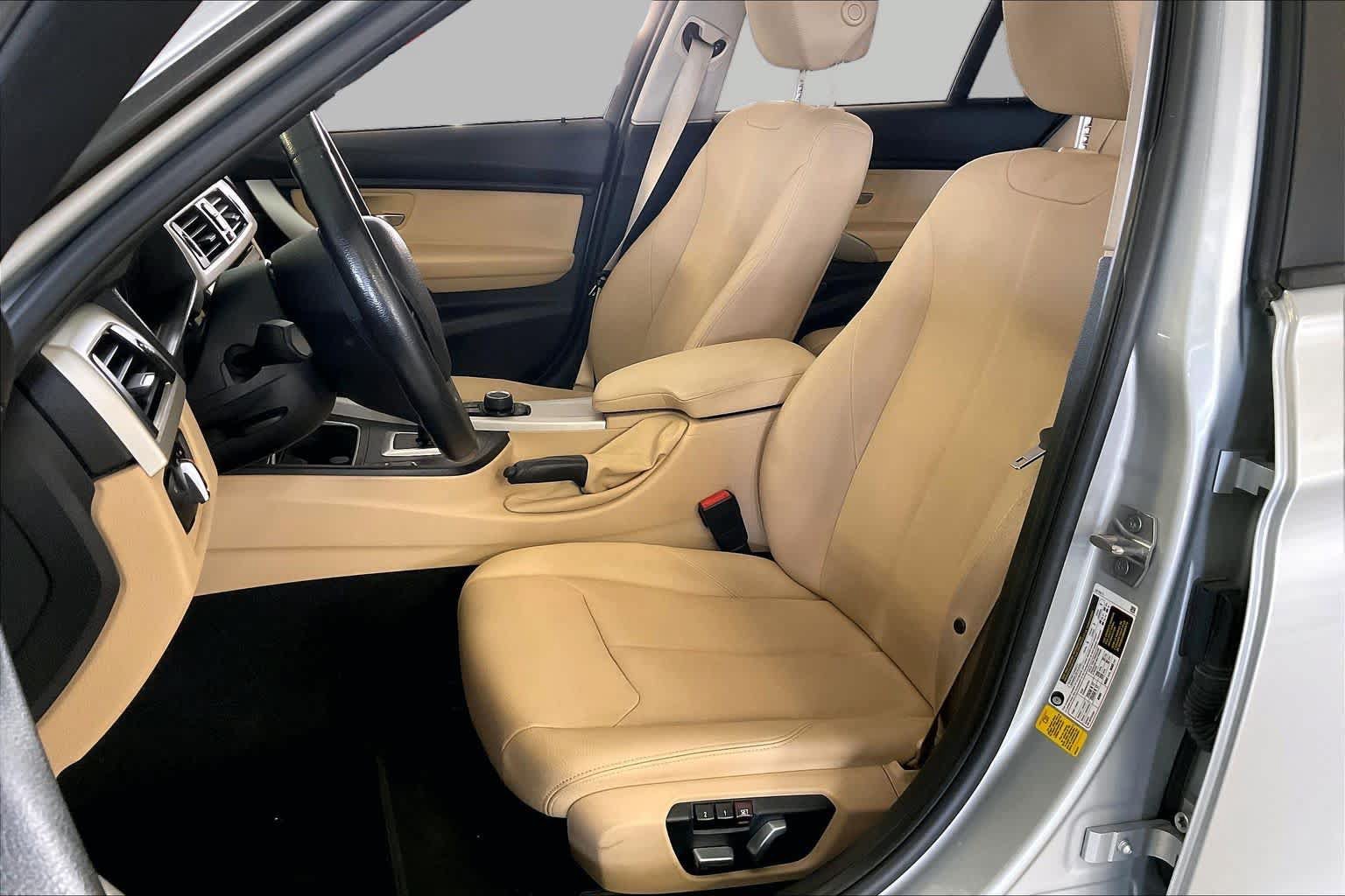Used 2018 BMW 320i Sedan w/ Convenience Package RWD image 7