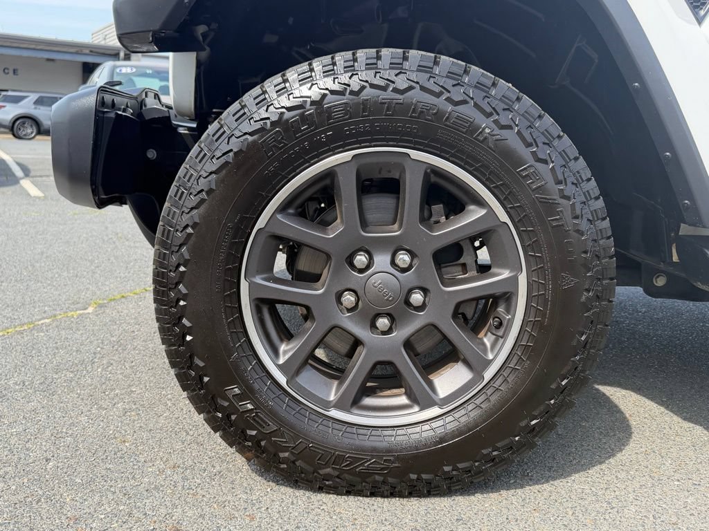Used 2020 Jeep Gladiator Overland w/ Trailer Tow Package AWD/4WD image 10