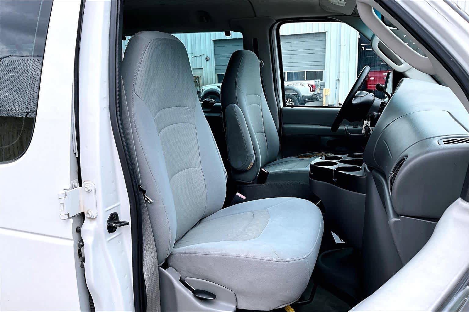 Used 2008 Ford E-350 and Econoline 350 XLT RWD image 8