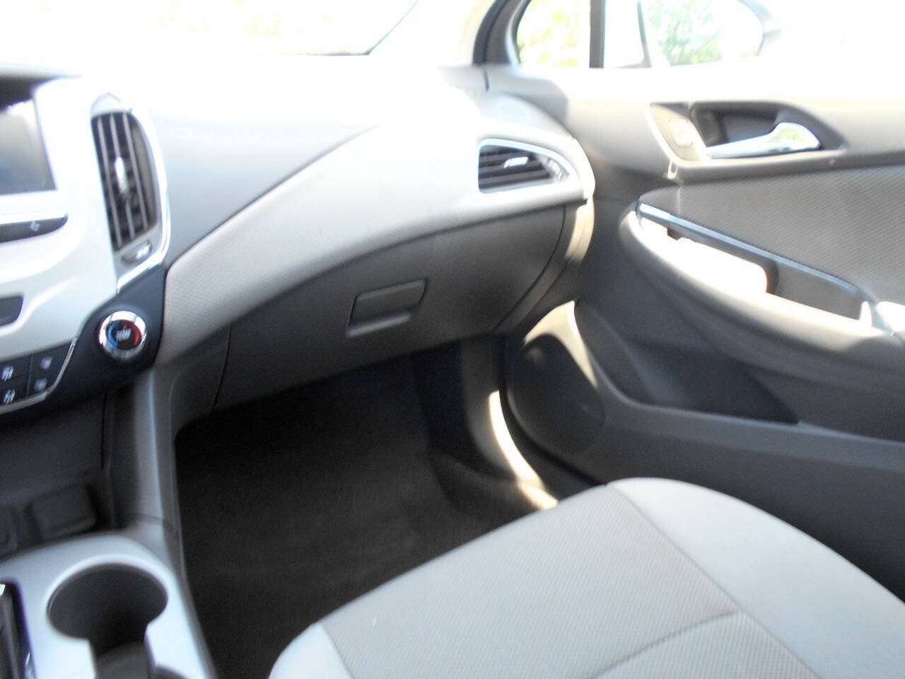 Used 2018 Chevrolet Cruze LS FWD image 13