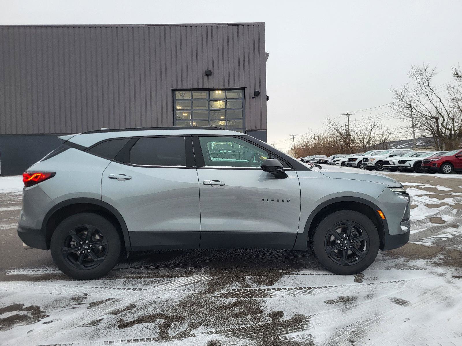Used 2023 Chevrolet Blazer LT w/ Convenience Package FWD image 2