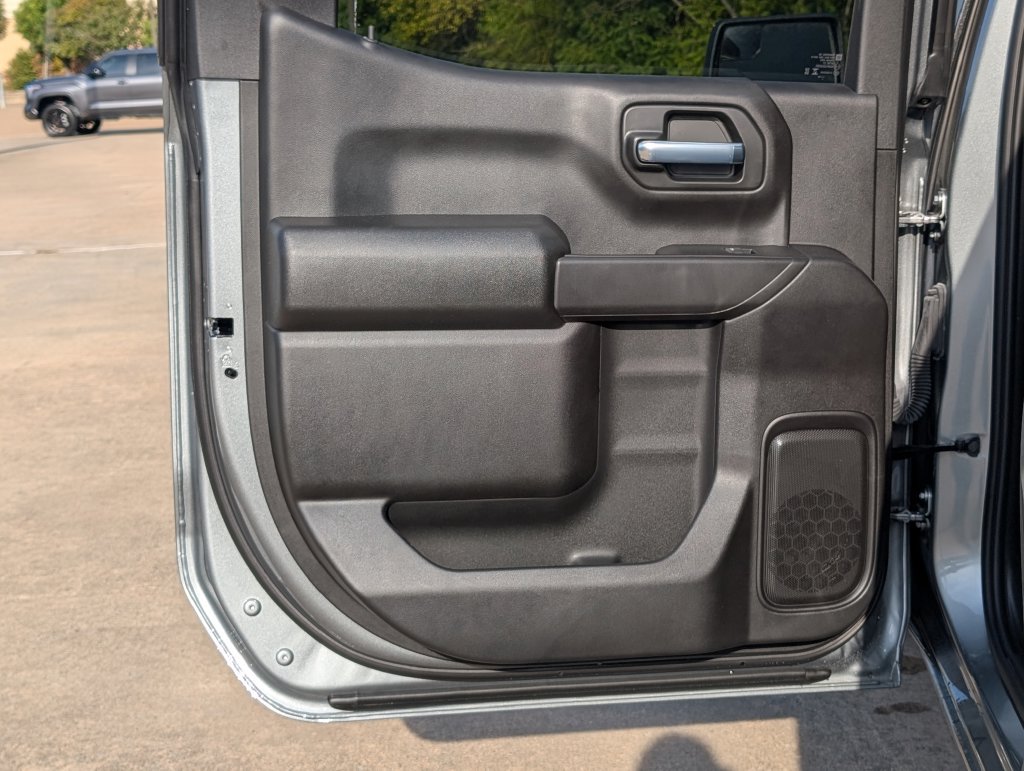 New 2026 Chevrolet Silverado 1500 Custom w/ LPO, Dark Essentials Package RWD image 8