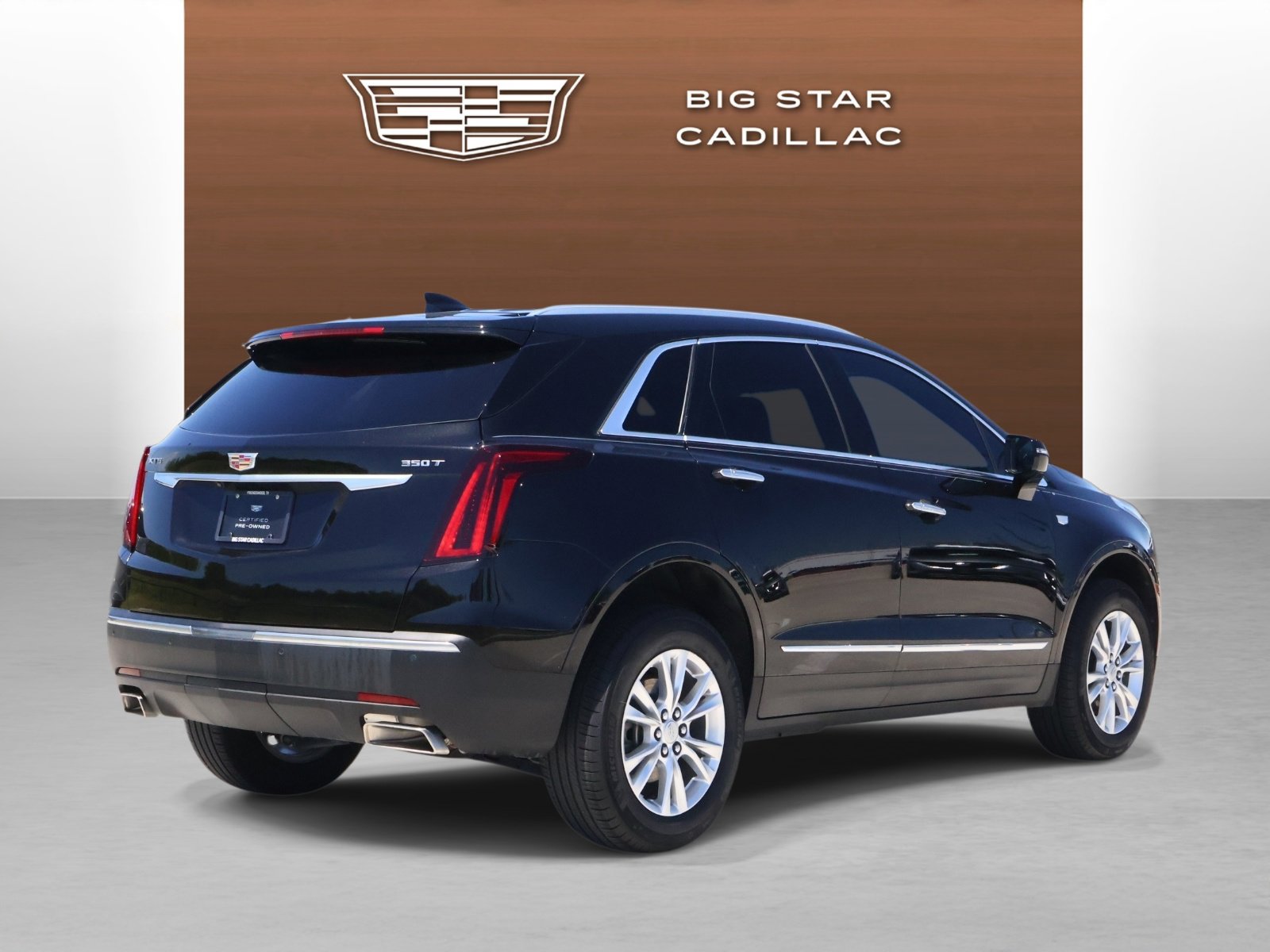 Certified 2025 Cadillac XT5 Luxury w/ LPO, Floor Liner Package FWD image 5