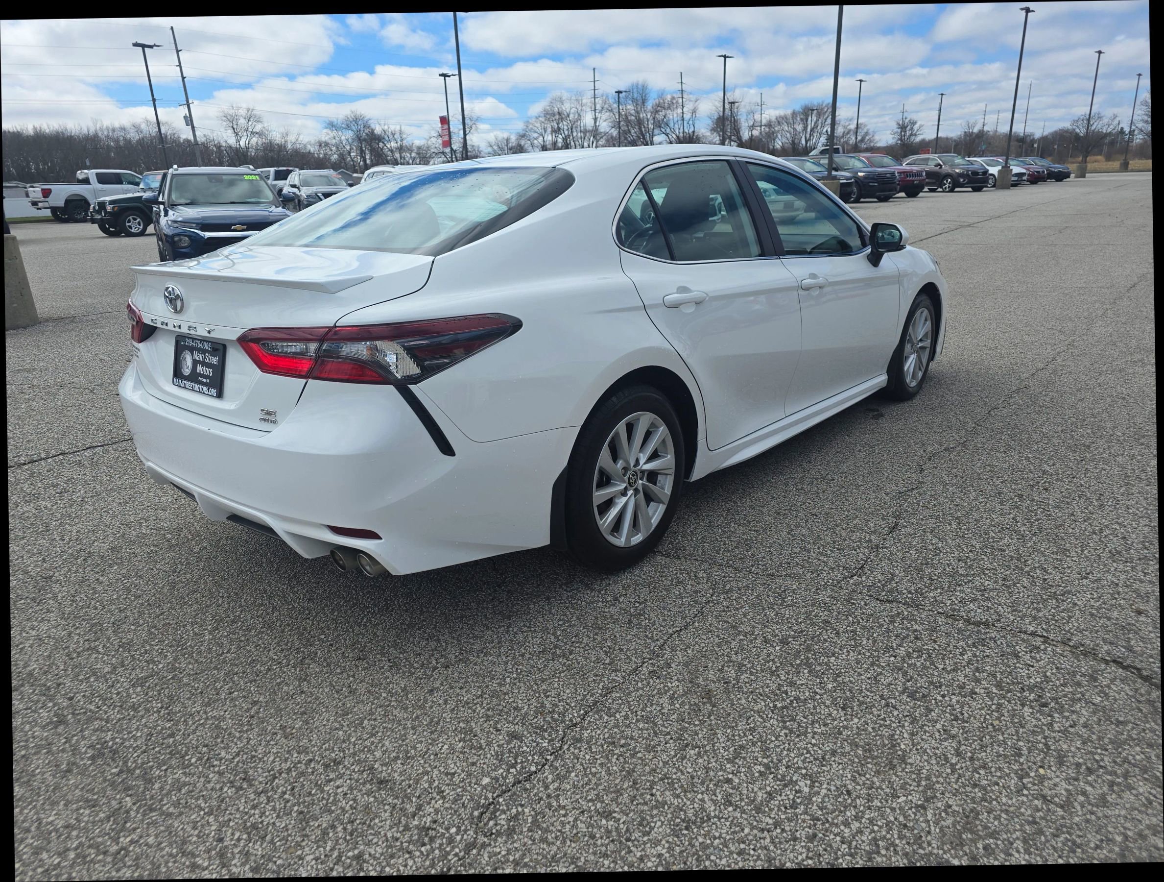 Used 2024 Toyota Camry SE AWD/4WD image 4