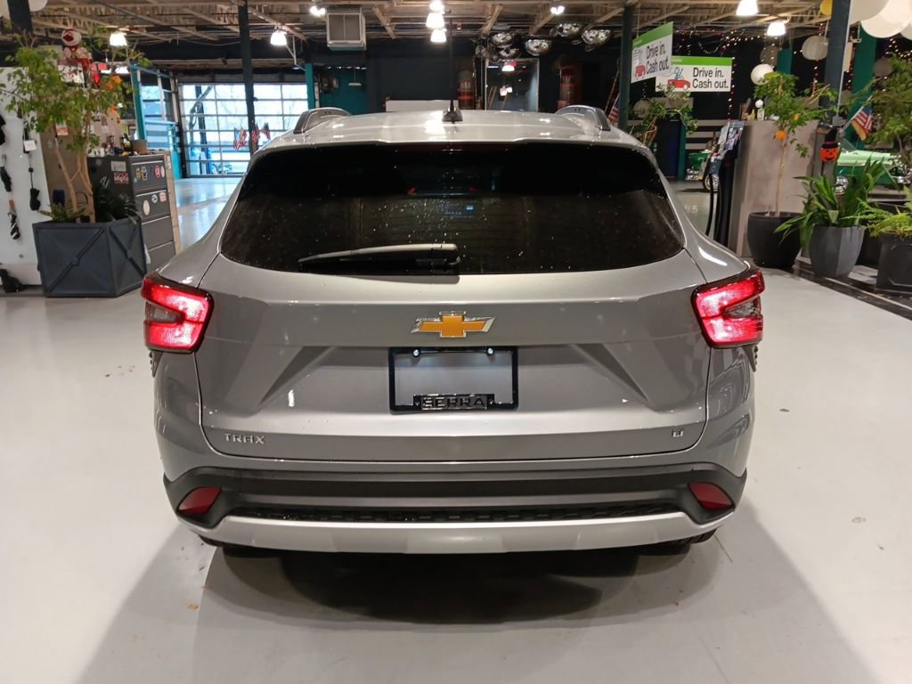Used 2024 Chevrolet Trax LT w/ LT Convenience Package image 7