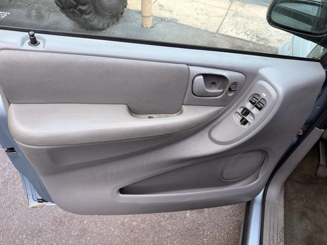 Used 2006 Dodge Grand Caravan SXT image 24