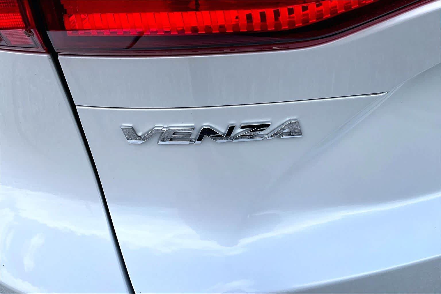 Used 2023 Toyota Venza XLE AWD/4WD image 30