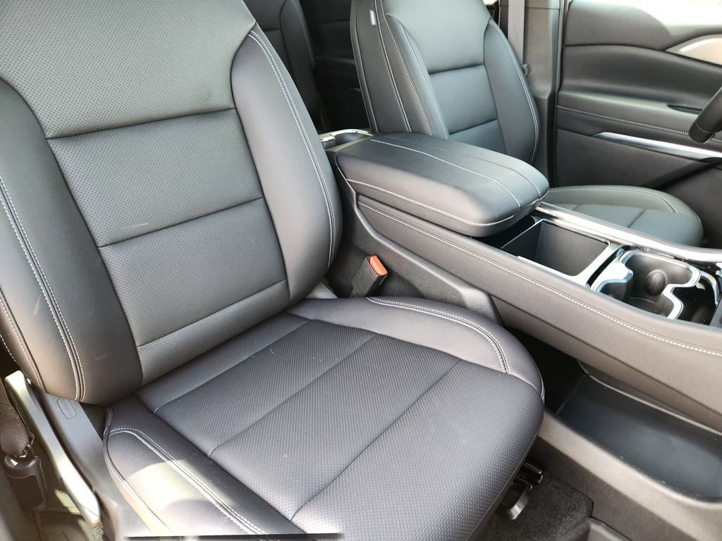 Used 2025 Chevrolet Traverse LT w/ Driver Confidence Package FWD image 22