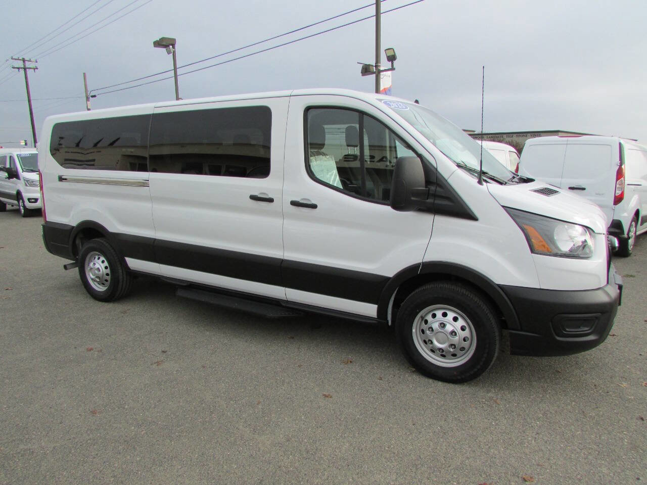 Used 2023 Ford Transit 350 XL image 5