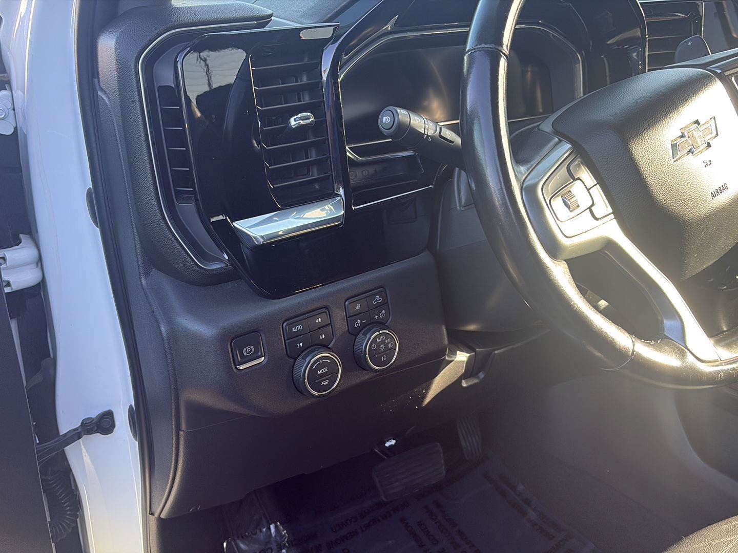 Used 2022 Chevrolet Silverado 1500 LT Trail Boss w/ Convenience Package II AWD/4WD image 16