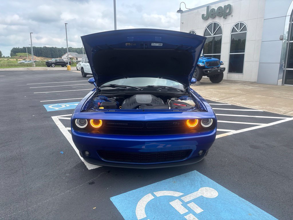 Used 2018 Dodge Challenger R/T w/ Blacktop Package RWD image 28