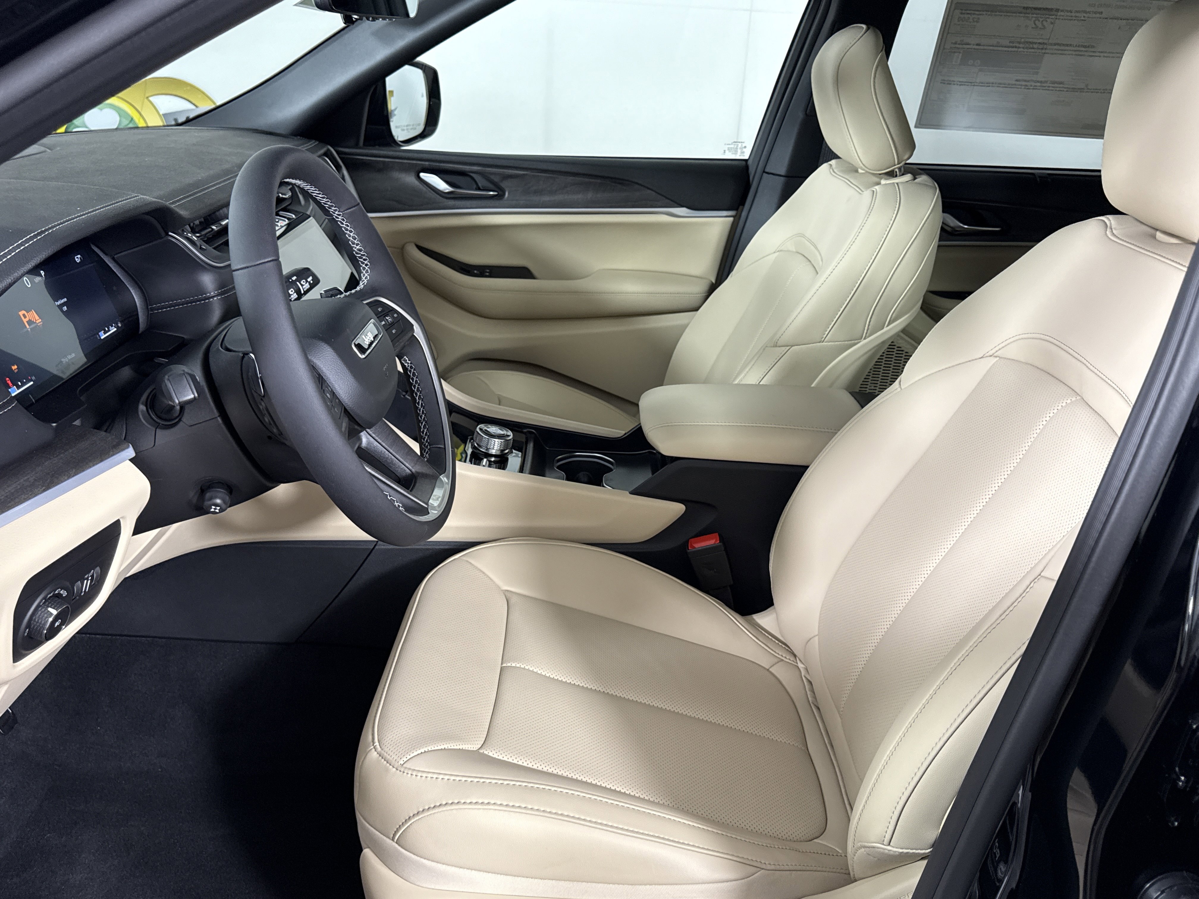 New 2025 Jeep Grand Cherokee Limited w/ Luxury Tech Group II image 9