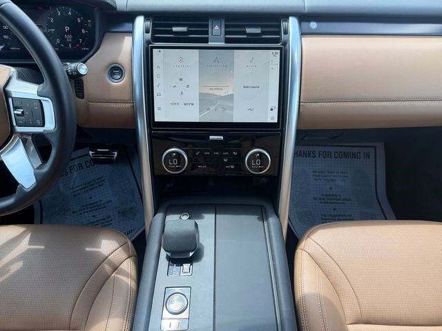 Certified 2024 Land Rover Discovery Metropolitan Edition AWD/4WD image 15