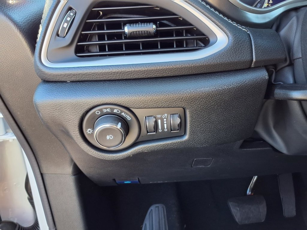 New 2026 Chrysler Pacifica Select FWD image 13