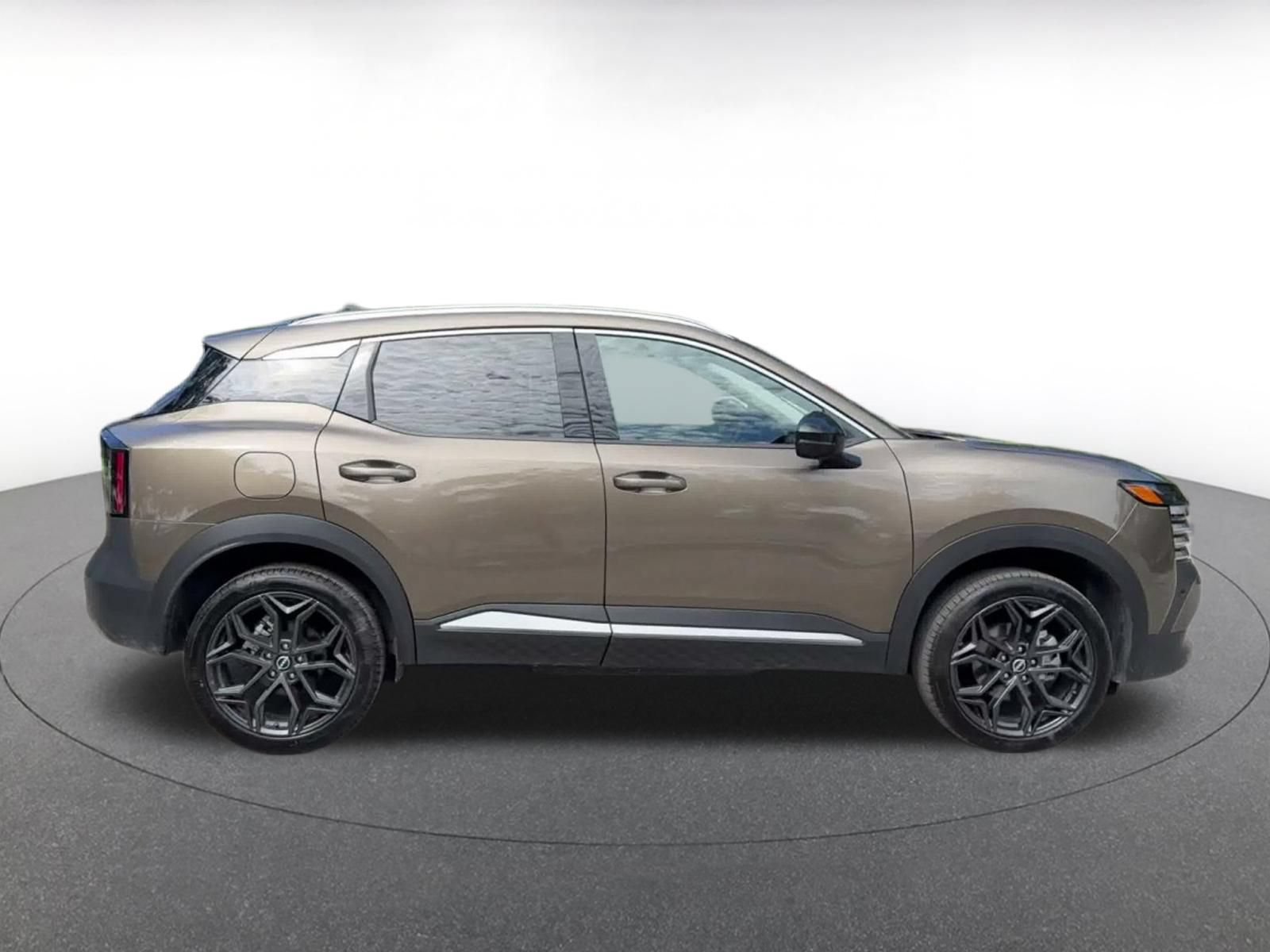 Used 2026 Nissan Kicks SR FWD image 15