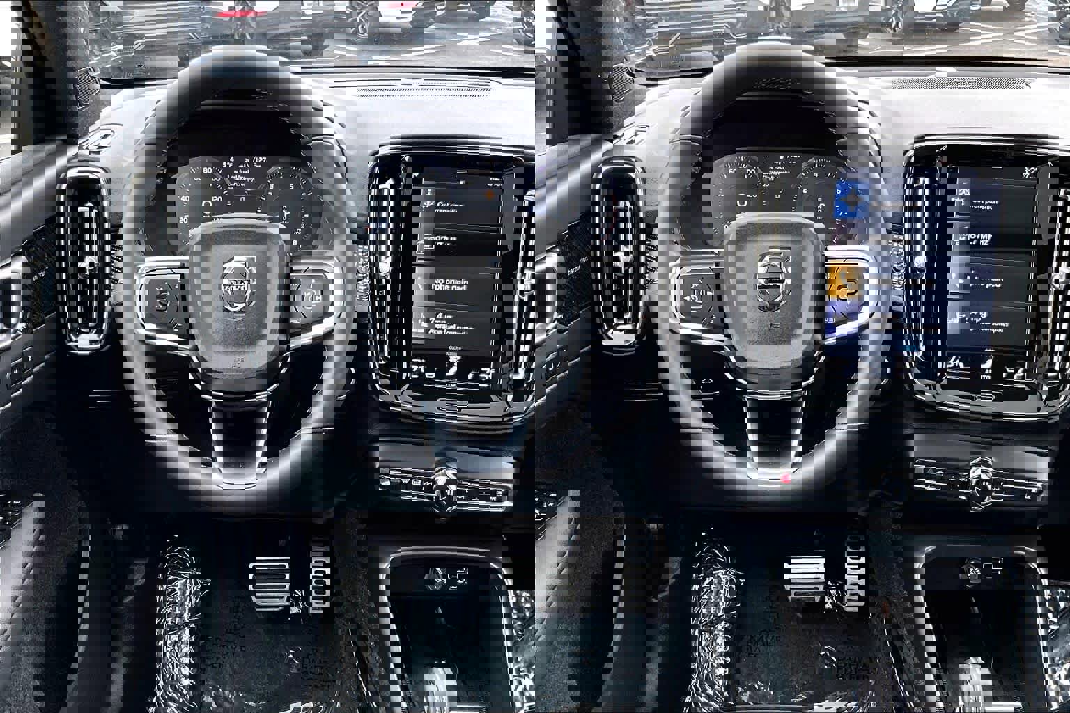 Used 2022 Volvo XC40 T5 R-Design w/ Advanced Package image 5