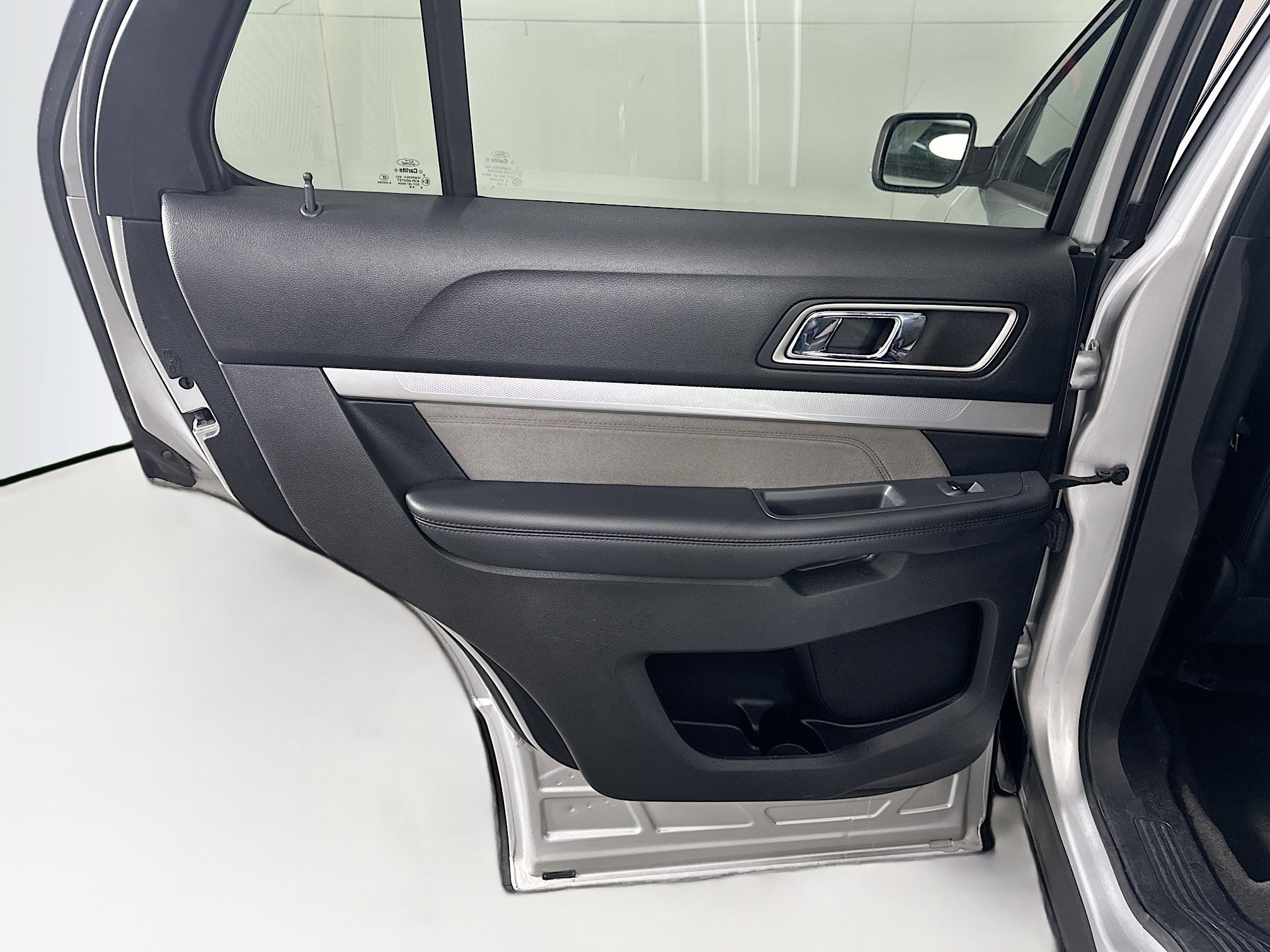 Used 2017 Ford Explorer XLT w/ Equipment Group 202A image 27