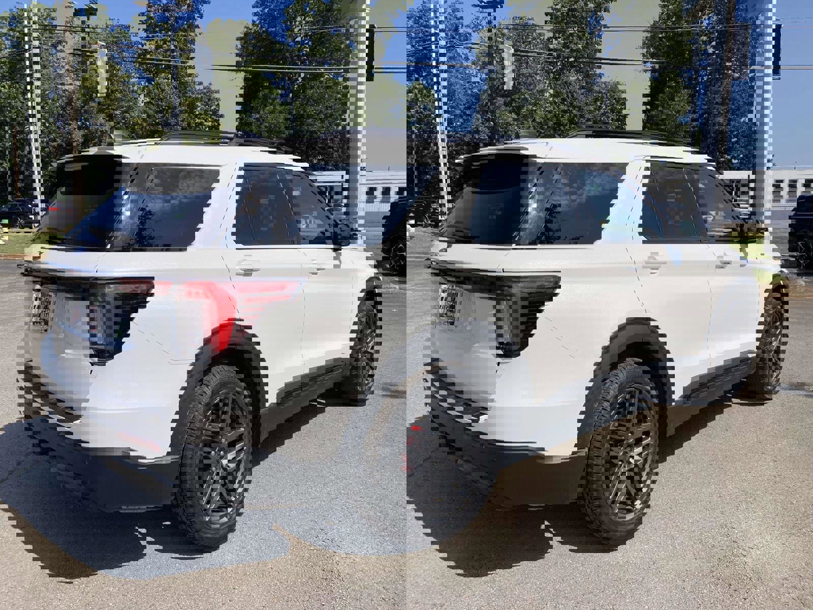 Used 2025 Ford Explorer ST-Line w/ Premium Package image 3