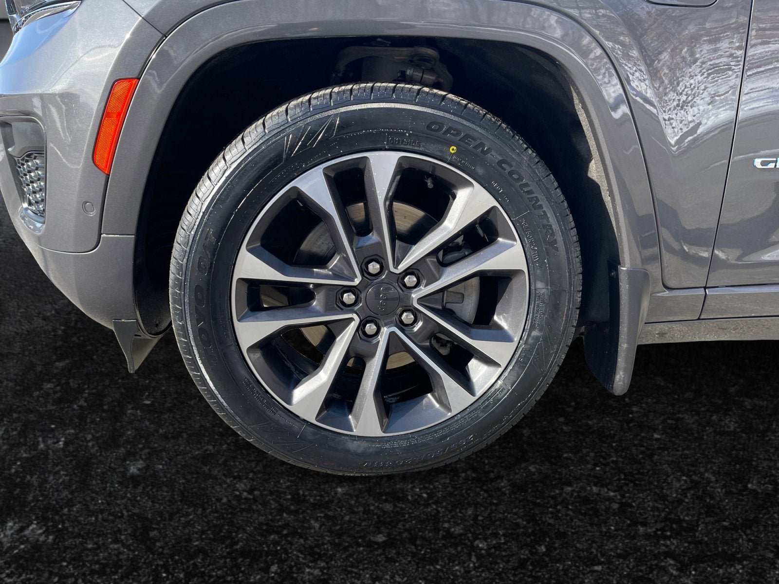 Used 2024 Jeep Grand Cherokee Overland w/ Advanced Protech Group III AWD/4WD image 15