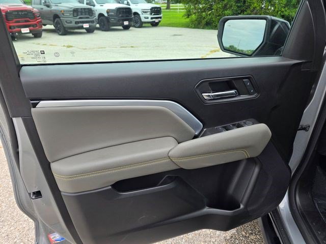 Used 2024 Chevrolet Colorado ZR2 w/ Technology Package AWD/4WD image 22