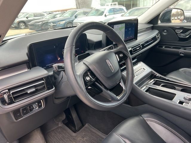 Used 2025 Lincoln Aviator AWD w/ Jet Appearance Package image 13