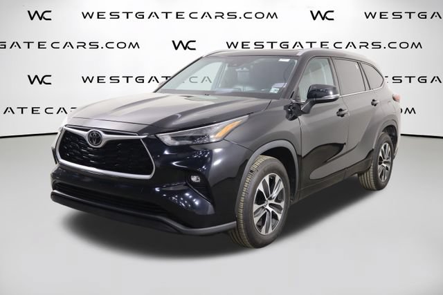 Used 2022 Toyota Highlander XLE FWD image 1