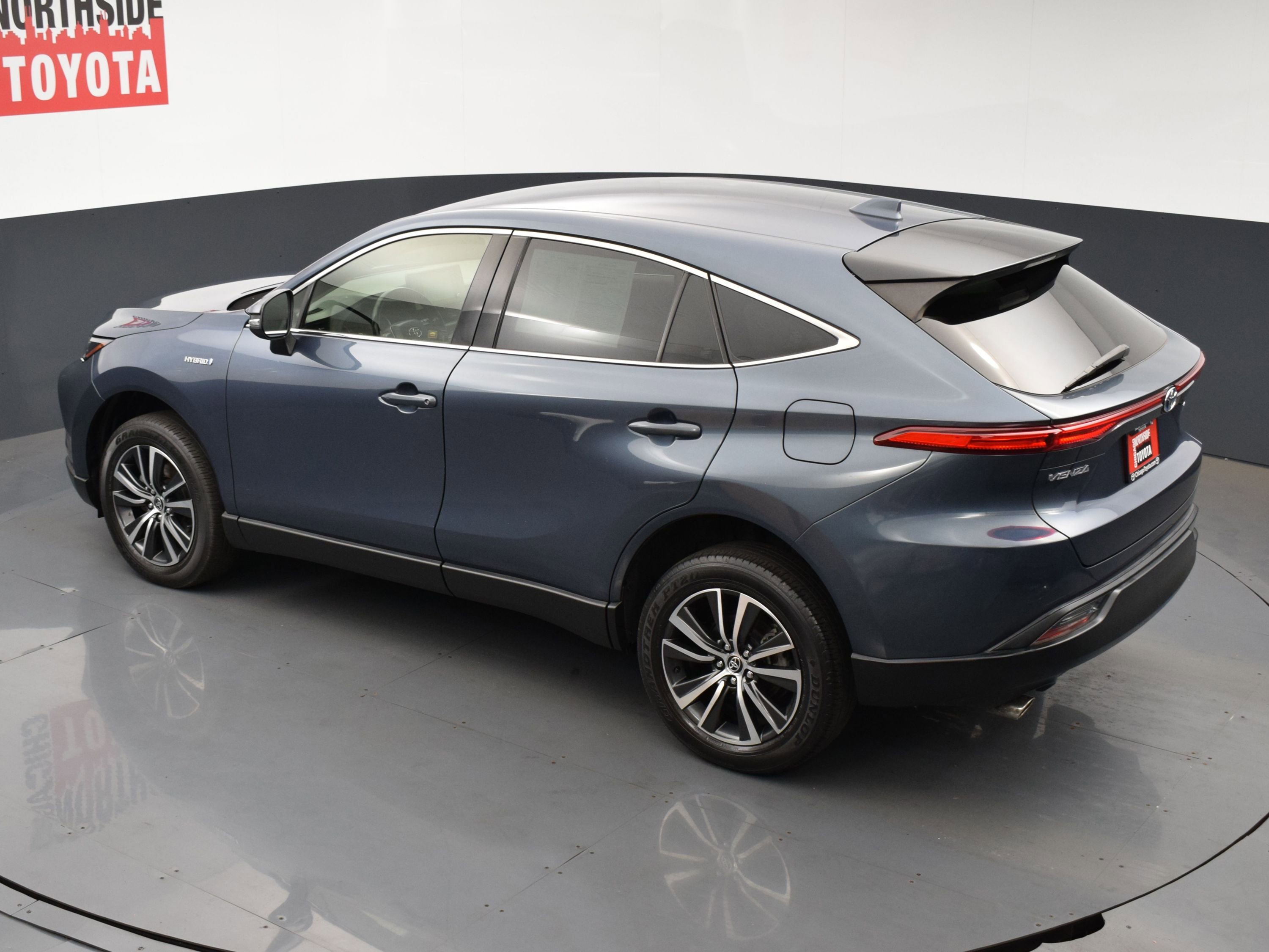 Used 2021 Toyota Venza LE image 19