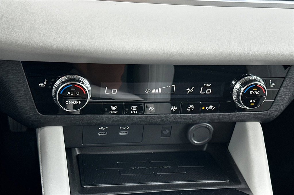 New 2025 Mitsubishi Outlander SE image 21