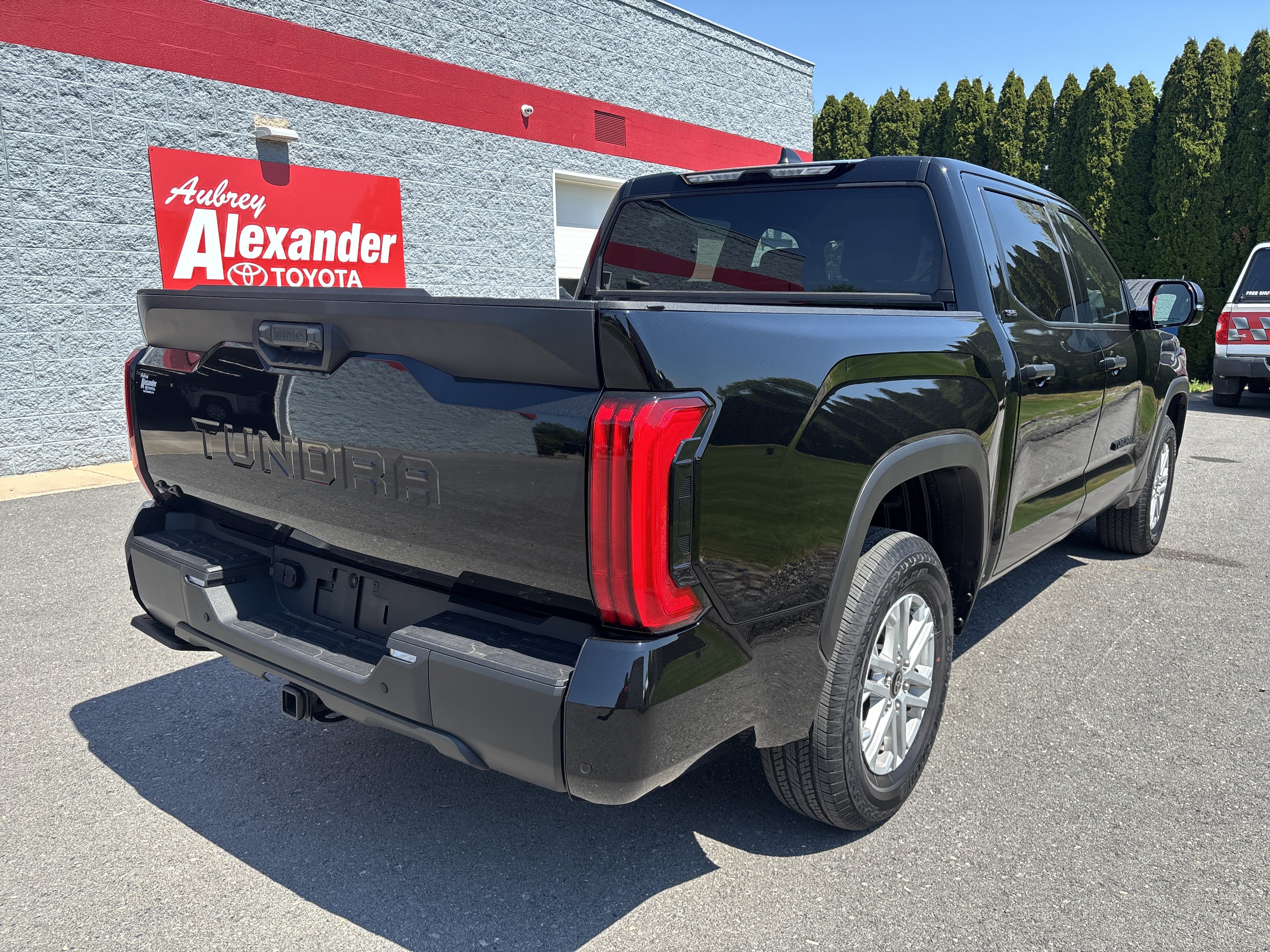 Used 2025 Toyota Tundra SR5 w/ SR5 Convenience Package AWD/4WD image 3