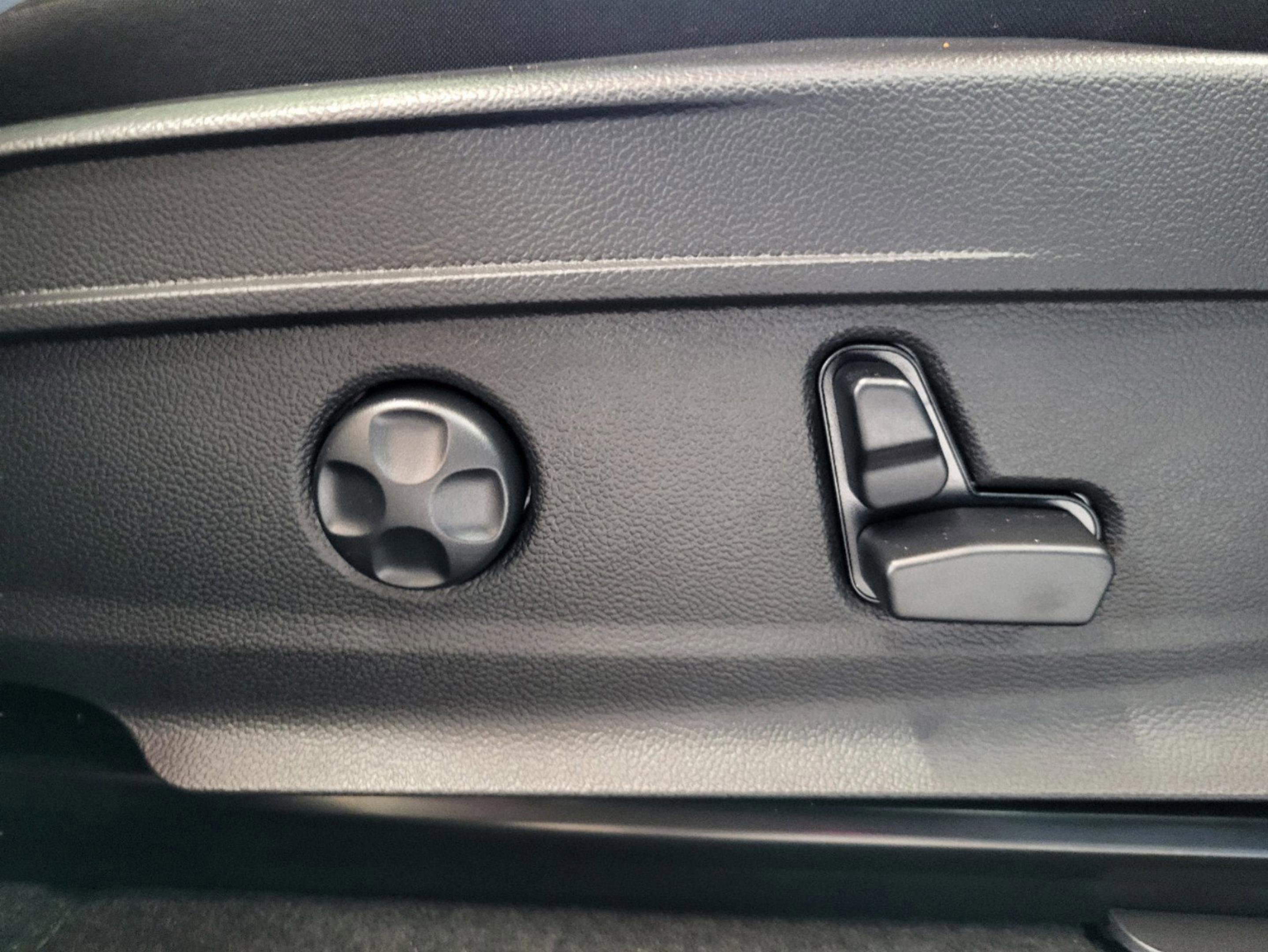 New 2025 Alfa Romeo Stelvio Sprint image 36