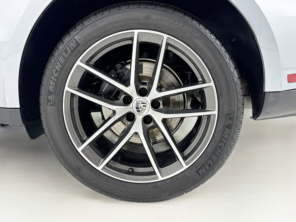 Certified 2025 Porsche Macan image 35