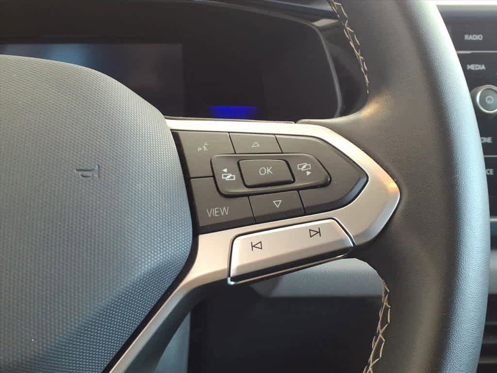 Certified 2022 Volkswagen Taos SE FWD image 15