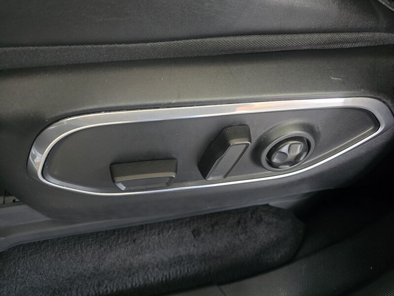 Used 2023 Jeep Wagoneer L Series III RWD image 25