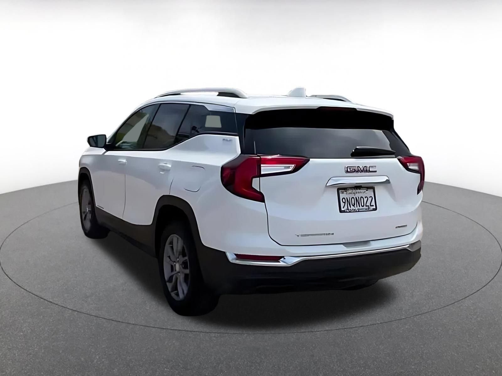 Used 2024 GMC Terrain SLT AWD/4WD image 11
