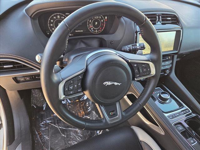 Used 2019 Jaguar F-PACE S image 10