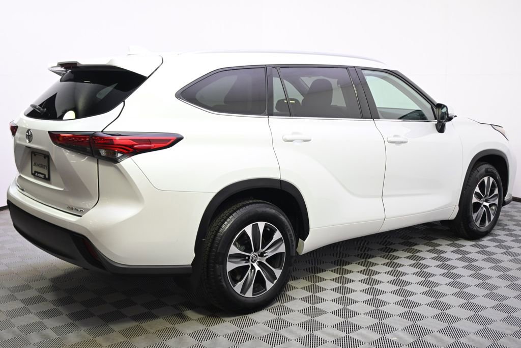 Used 2022 Toyota Highlander XLE image 7