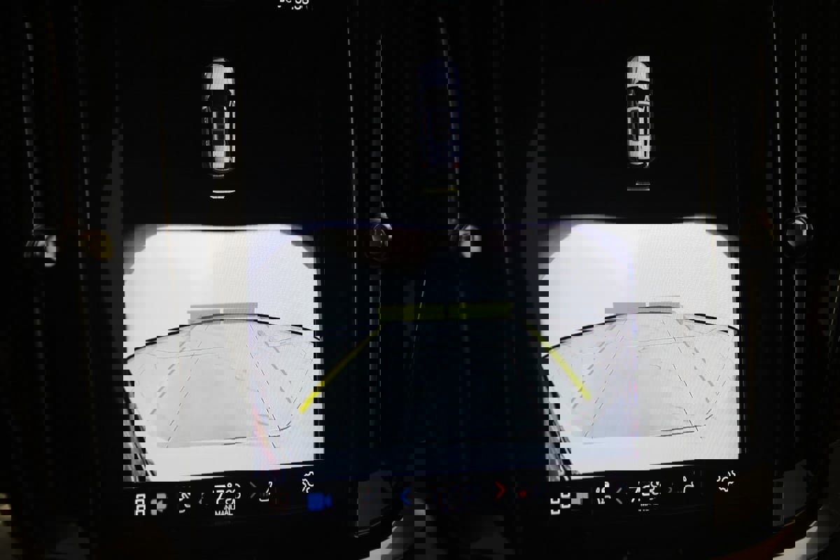 Used 2024 Volvo V60 B5 Cross Country Plus image 10